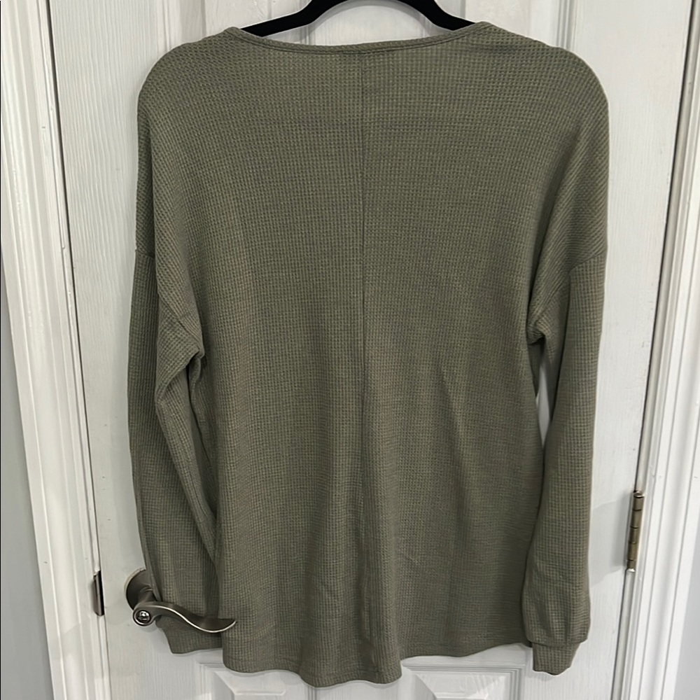 Olive Button-Detail Women's Top - Picture 2 of 3